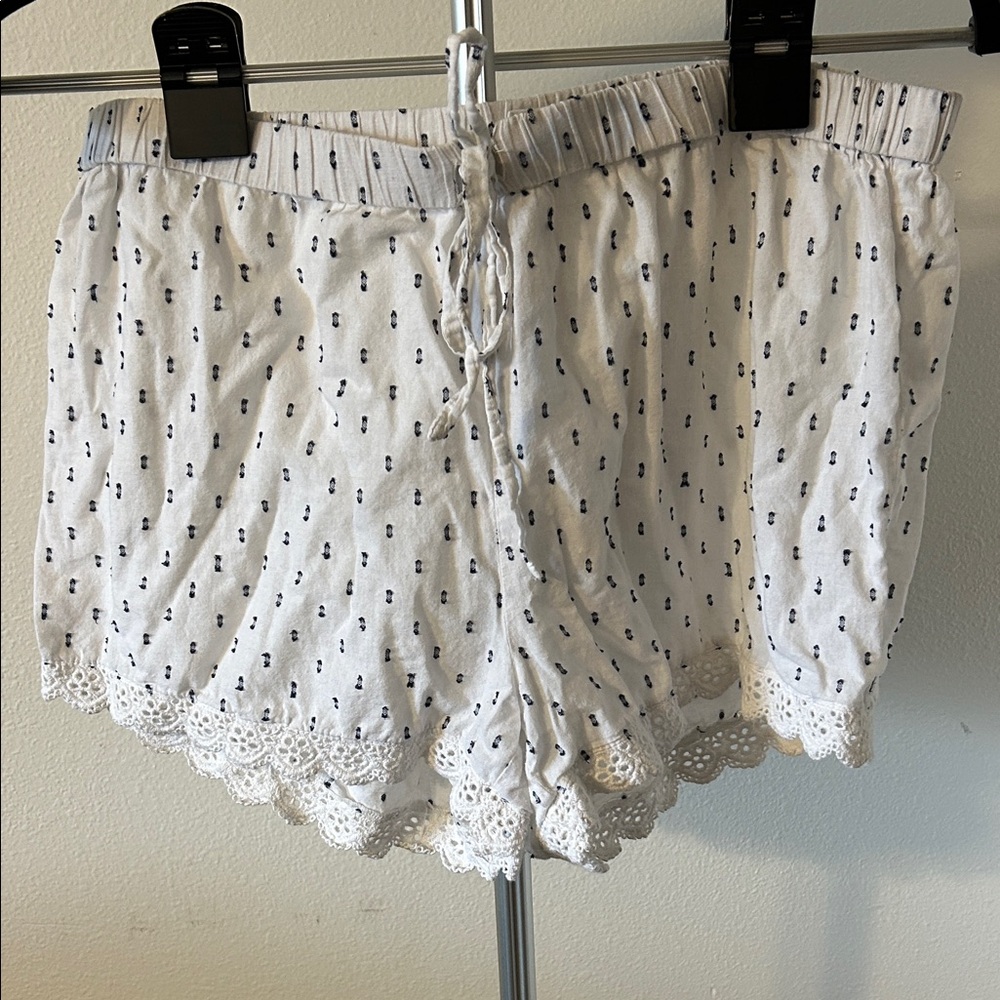 Artisan Ny White Lace Trim Shorts